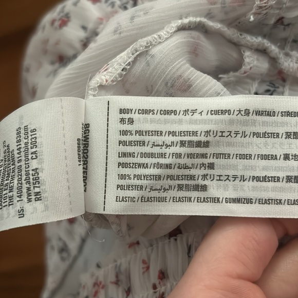 👚3/$20👚 Abercrombie & Fitch Off-the-Shoulder Crinkle Chiffon Floral Blouse - Picture 7 of 7